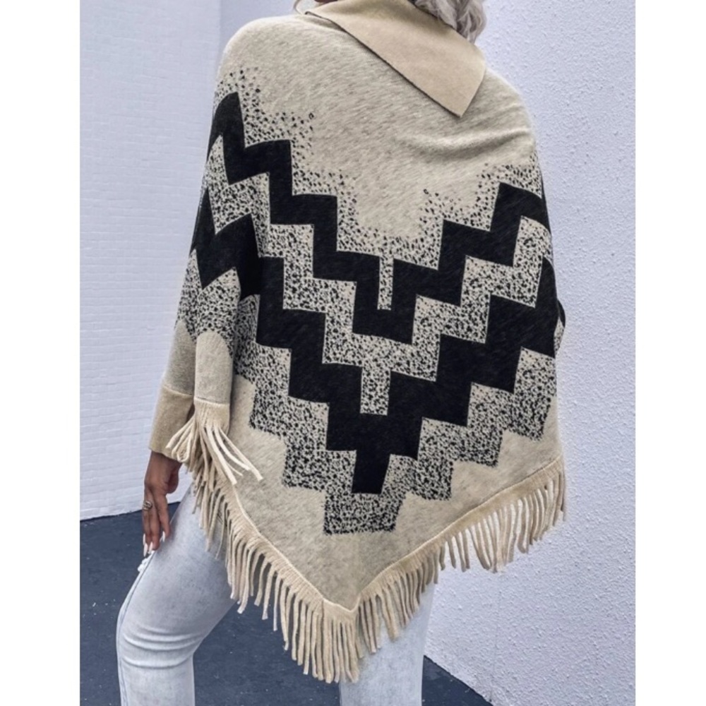 Boho fringe poncho - Picture 2 of 6